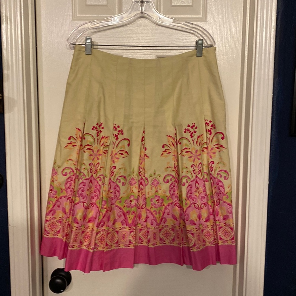 Summer skirt and matching shirt included. Complete outfit!